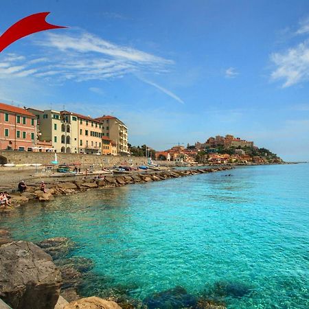 Casa A 2 Passi Dal Mare Con Patio Privato Villa อิมเปรีอา ภายนอก รูปภาพ