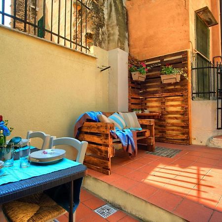 Casa A 2 Passi Dal Mare Con Patio Privato Villa อิมเปรีอา ภายนอก รูปภาพ