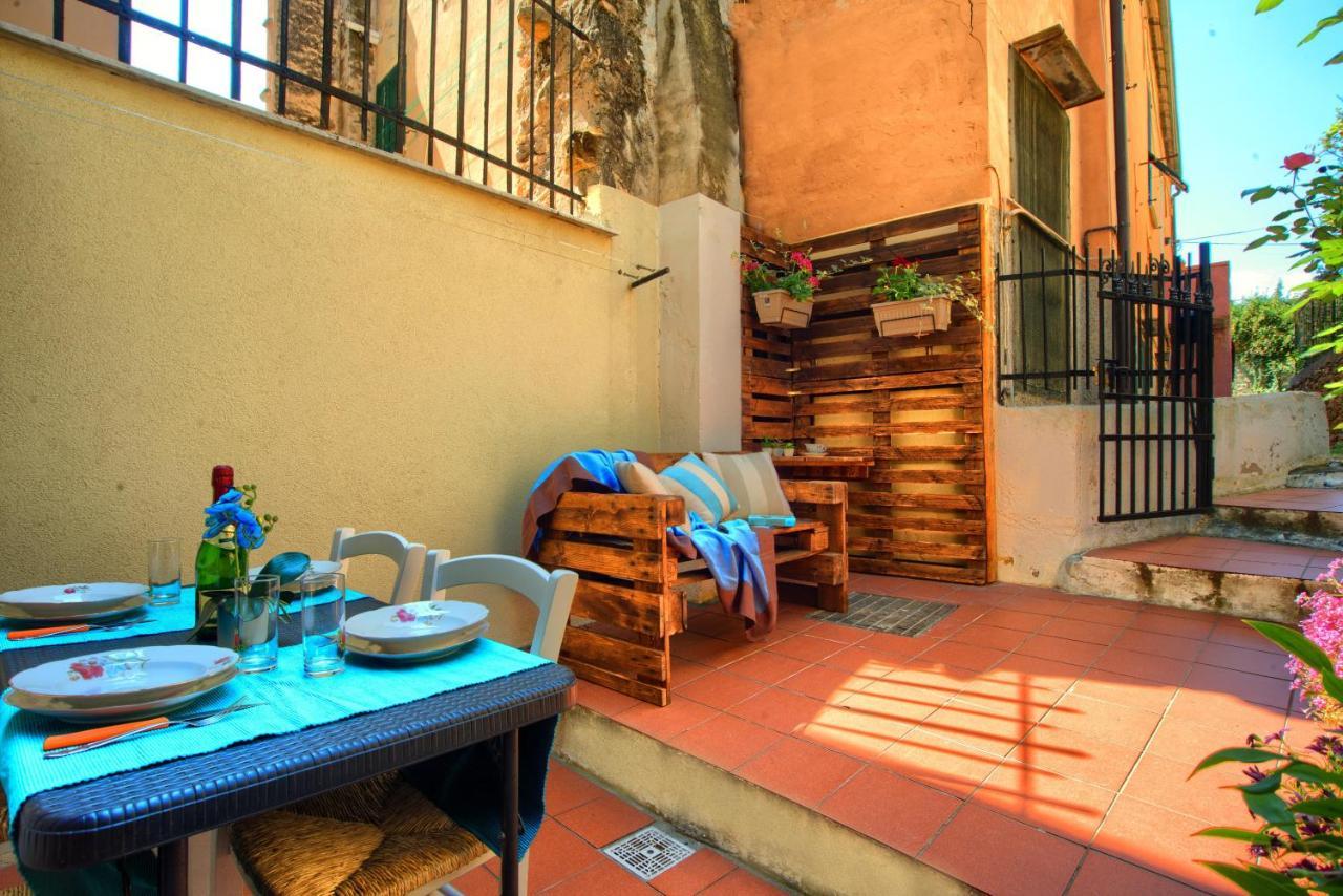 Casa A 2 Passi Dal Mare Con Patio Privato Villa อิมเปรีอา ภายนอก รูปภาพ