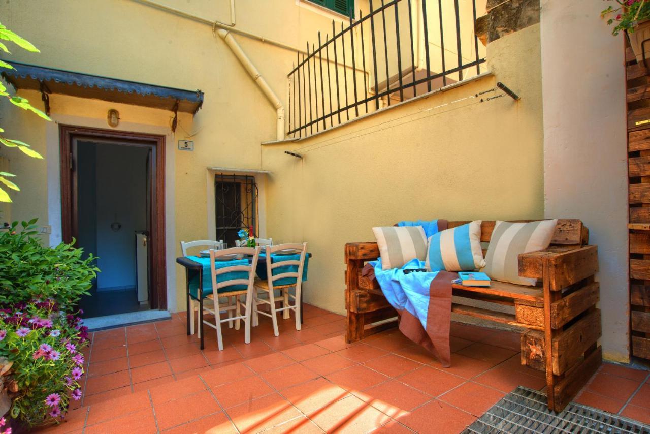 Casa A 2 Passi Dal Mare Con Patio Privato Villa อิมเปรีอา ภายนอก รูปภาพ